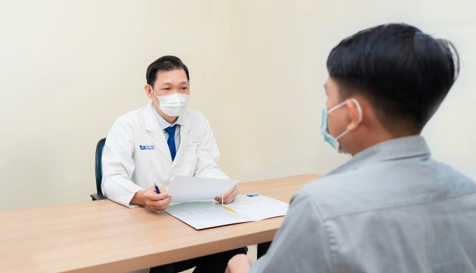 ThS.BS Nguyễn Tân Cương khám và tư vấn cho người bệnh. Ảnh: Bệnh viện Đa khoa Tâm Anh