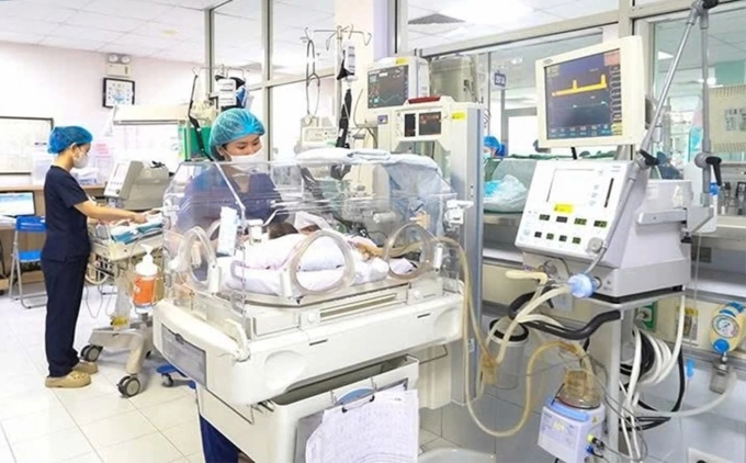 Trẻ suy hô hấp điều trị tại Bệnh viện Nhi Trung ương. Ảnh: Bệnh viện cung cấp