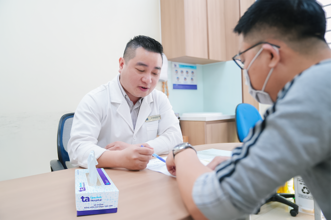 Bác sĩ Ngọc Tân khám và tư vấn cho bệnh nhân. Ảnh minh họa: Bệnh viện Đa khoa Tâm Anh