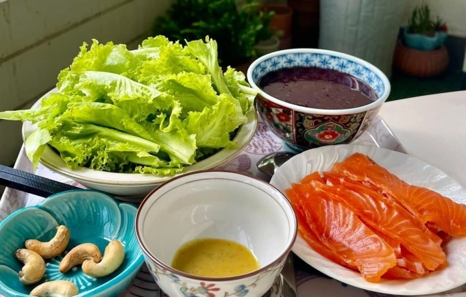 Cá hồi chứa lượng lớn axit béo omega-3 giúp giảm mỡ máu. Ảnh: Thanh Ba