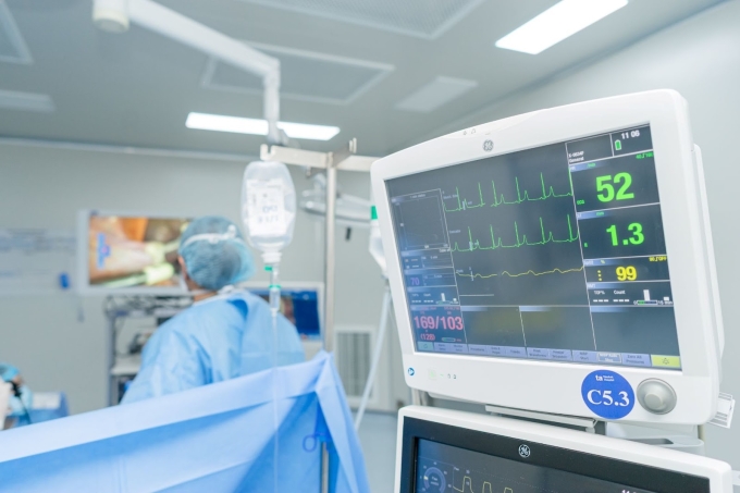 Ca phẫu thuật nội soi cắt hai buồng trứng cho chị Hồng. Ảnh: Thanh Luận