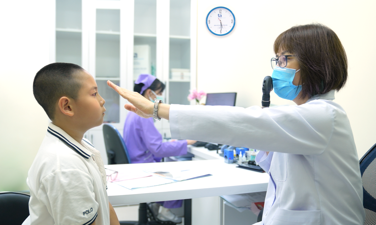 Dấu hiệu nhận biết cận thị bẩm sinh