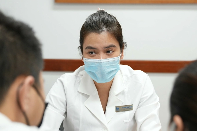 Bác sĩ Lệ Thủy tư vấn cho một cặp vợ chồng điều trị vô sinh hiếm muộn. Ảnh minh họa: IVF Tâm Anh