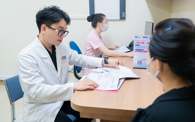 Bác sĩ Trung tâm Sản Phụ khoa tư vấn cho một thai phụ. Ảnh minh họa: Bệnh viện Đa khoa Tâm Anh