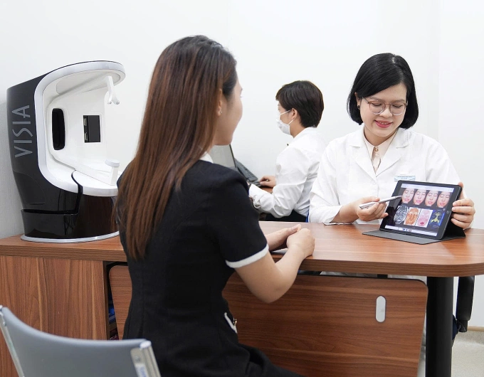 Ths.BS Quách Thu Trang tư vấn cách chăm sóc da chuẩn y khoa. Ảnh: Bệnh viện Đa khoa Tâm Anh