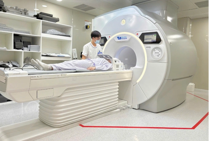 Chụp MRI 3 Tesla giúp tầm soát, phát hiện sớm các bất thường mạch máu, phòng ngừa nguy cơ tái đột quỵ. Ảnh: Bệnh viện Đa khoa Tâm Anh