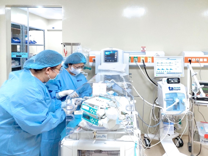 Êkíp chăm sóc trẻ sinh non trong NICU. Ảnh minh họa: Bệnh viện Đa khoa Tâm Anh