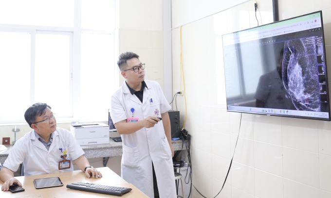Dữ liệu của bệnh nhân được đưa lên hệ thống giúp các bác sĩ dễ dàng truy cập, theo dõi lịch sử khám chữa bệnh, từ đó đưa ra chẩn đoán chính xác hơn. Ảnh: Mạnh Trần