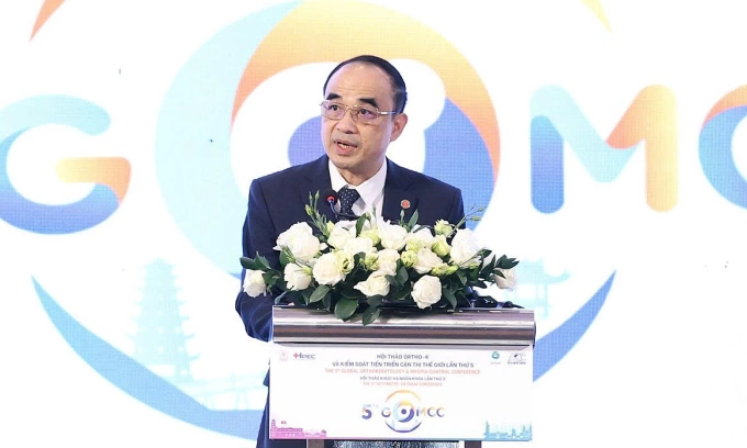 GS.TS Nguyễn Hữu Tú, Hiệu trưởng Trường Đại học Y Hà Nội, phát biểu tại hội thảo. Ảnh: Thái Sơn