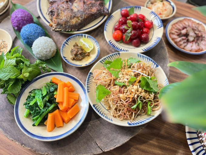 Bữa cơm gia đình đủ chất gồm cơm, rau, thịt, cá. Ảnh: Chef Hải Anh