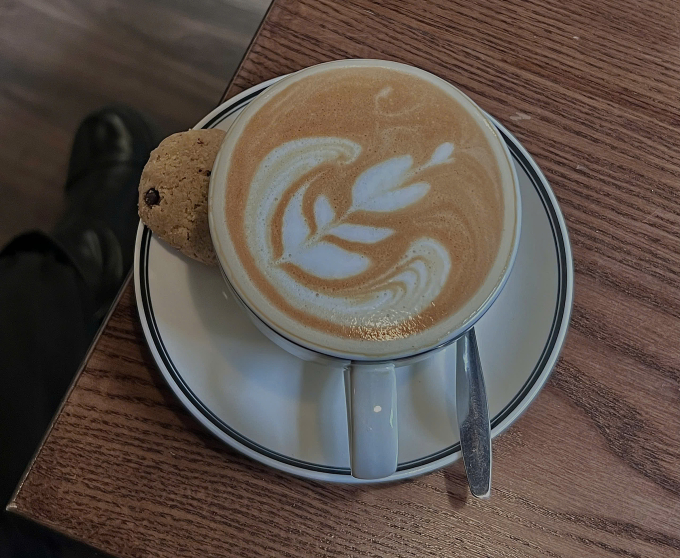 Nạp caffeine sớm, thường xuyên dễ ảnh hưởng đến sức khỏe và sự phát triển của trẻ. Ảnh minh họa: Hằng Trần