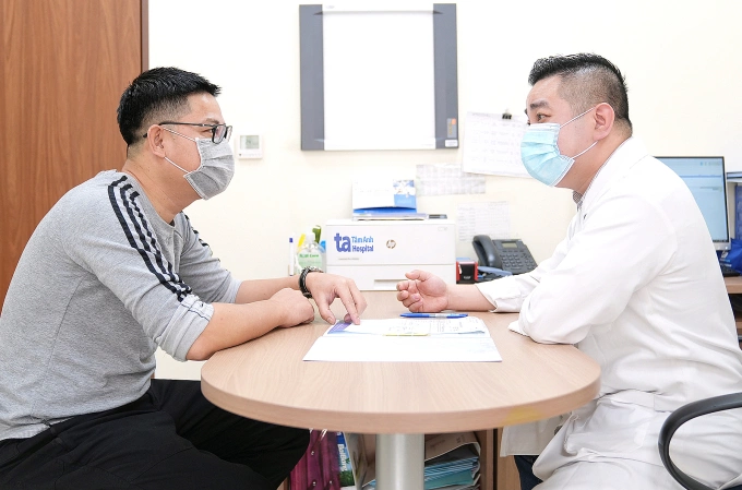 Bác sĩ Tân khám và tư vấn cho người bệnh. Ảnh minh họa: Bệnh viện Đa khoa Tâm Anh