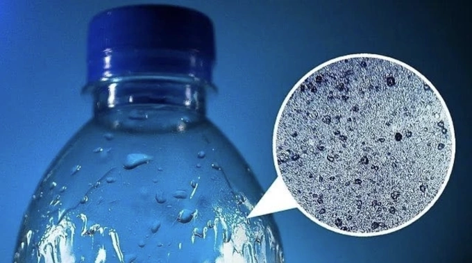 Hạt vi nhựa có thể tồn tại trong những vật dụng bằng nhựa. Ảnh: Lifestraw