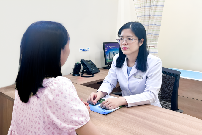 Bác sĩ Bình khám cho người bệnh. Ảnh minh họa: Phòng khám Đa khoa Tâm Anh Quận 7