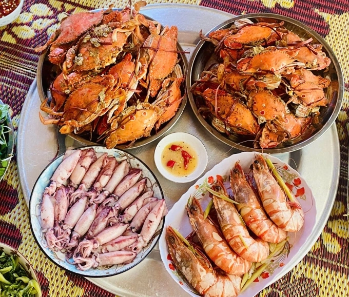 Hải sản cung cấp chất sắt giúp giảm mất máu. Ảnh: Hà Thanh