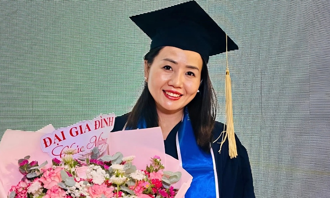 Bỏ mức lương nghìn USD để học y sau cú sốc bố đột quỵ