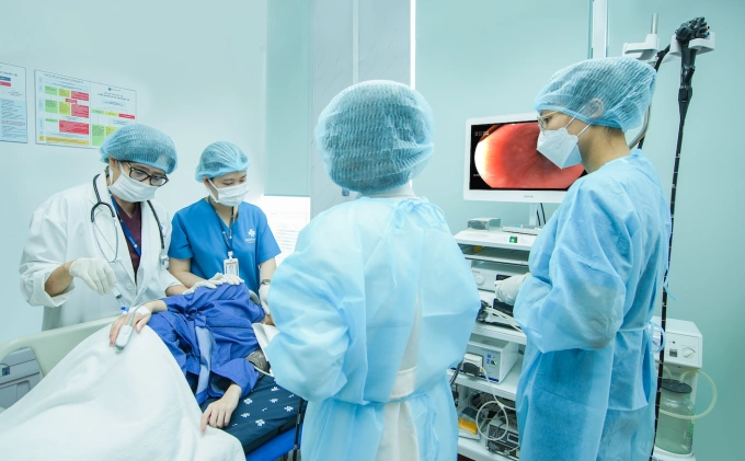 Nội soi tiêu hóa cho người bệnh. Ảnh: Tùng Linh