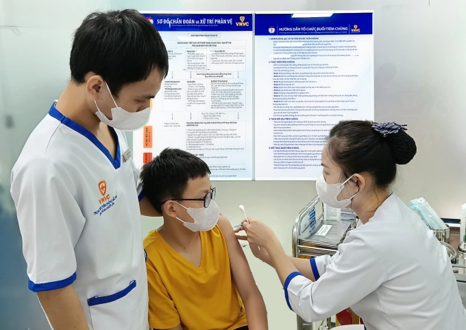 Trẻ tiêm phòng HPV tại Hệ thống Tiêm chủng VNVC. Ảnh: Hoàng Dương