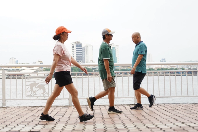 Chỉ 15 phút tập thể dục nhẹ mỗi ngày có thể kéo dài tuổi thọ thêm ba năm. Ảnh: Nguyễn Đông