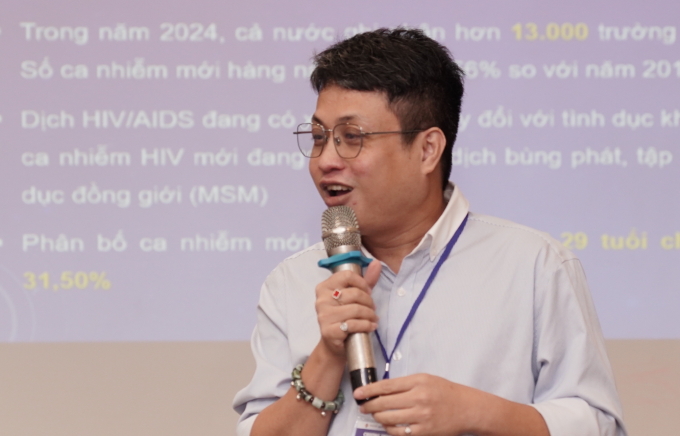 Bác sĩ Thủ chia sẻ tại sự kiện ngày 13/9. Ảnh: Nam Tống