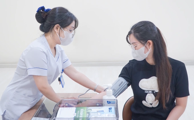 Huyết áp đo tại phòng khám từ 140/90 mmHg thì được chẩn đoán tăng huyết áp. Ảnh: Bệnh viện Tâm Anh