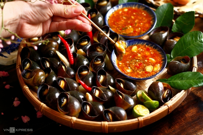Người Việt hầu như không thể thiếu nước mắm hoặc nước chấm đi kèm khi ăn. Ảnh minh họa: Bùi Thủy