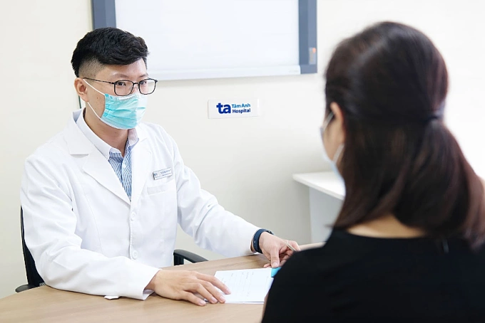 Bác sĩ Sỹ tư vấn cho người bệnh. Ảnh minh họa: Bệnh viện Đa khoa Tâm Anh