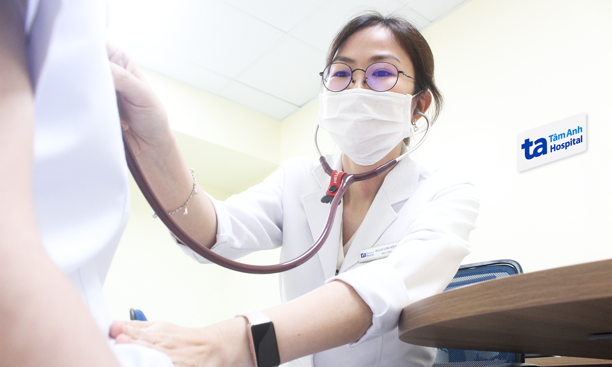 Hai chị em cùng dậy thì sớm