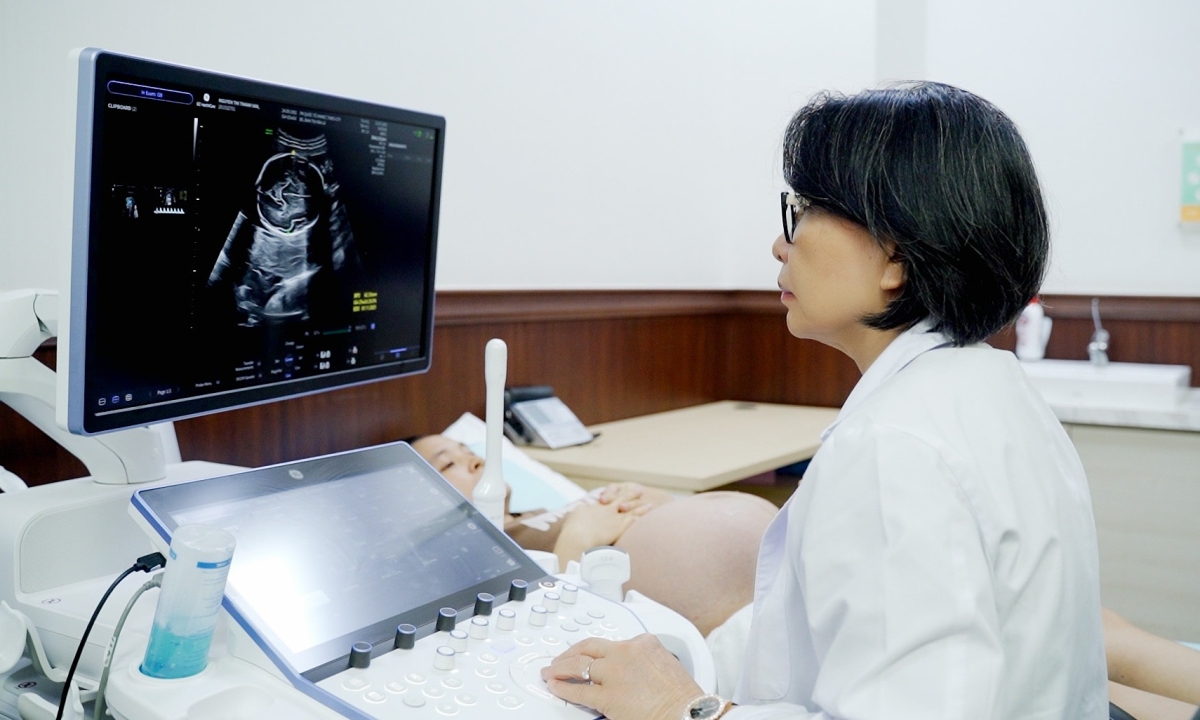 Hai bé gái chào đời khỏe mạnh nhờ can thiệp bào thai