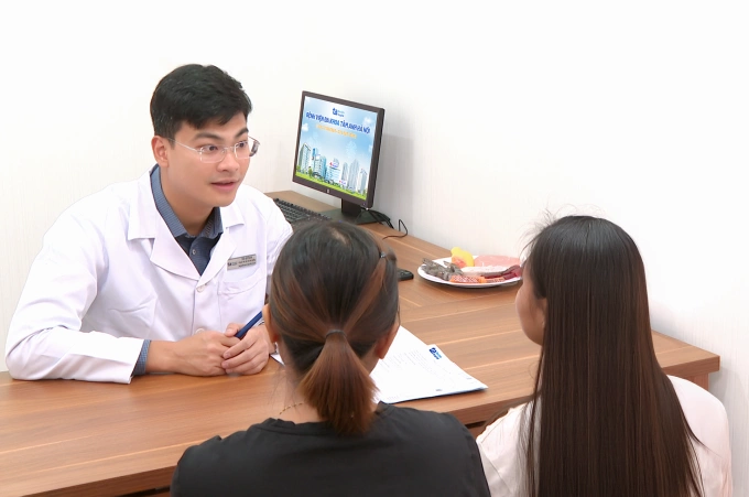 Tiến sĩ An tư vấn cho người bệnh. Ảnh minh họa: Bệnh viện Đa khoa Tâm Anh