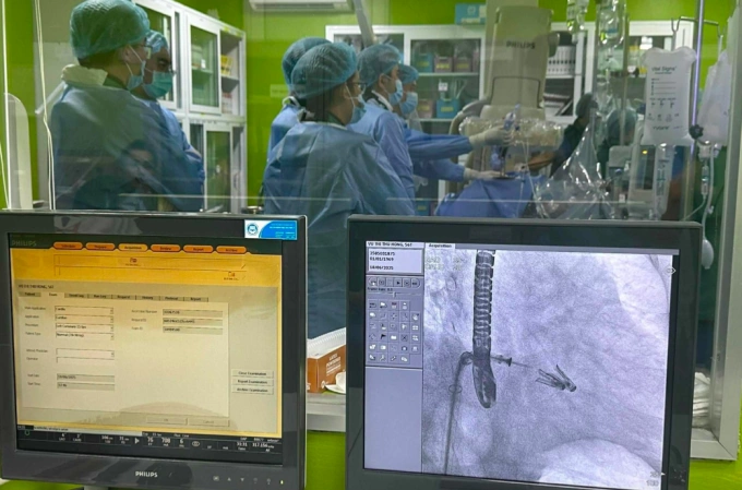 Ca can thiệp truyền hình trực tiếp từ các trung tâm lớn tại Việt Nam, Singapore, Đức cùng các phiên chuyên đề về bệnh lý tim mạch diễn ra tại hội nghị. Ảnh: Khánh Vy