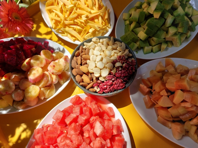 Dinh dưỡng đầy đủ, đa dạng giúp phòng ngừa và làm chậm quá trình thoái hóa khớp. Ảnh: Đình Diệu