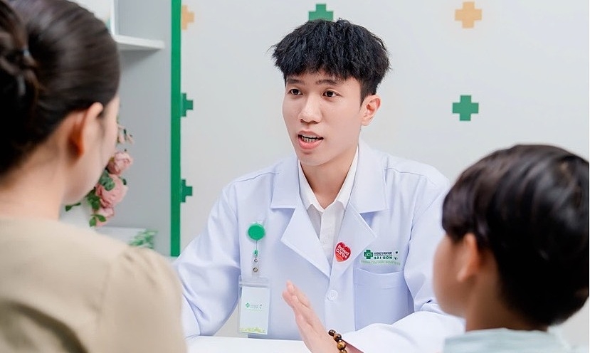 Chỉ đeo kính gọng, trẻ cận thị bỏ lỡ kiểm soát sớm