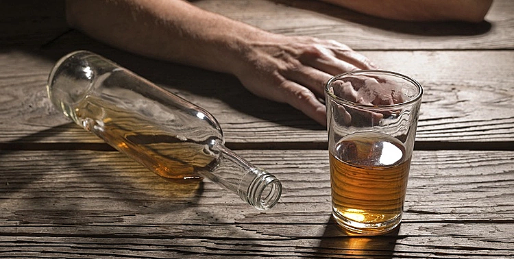 Vì sao có người uống nửa chén rượu đã 'gục'?