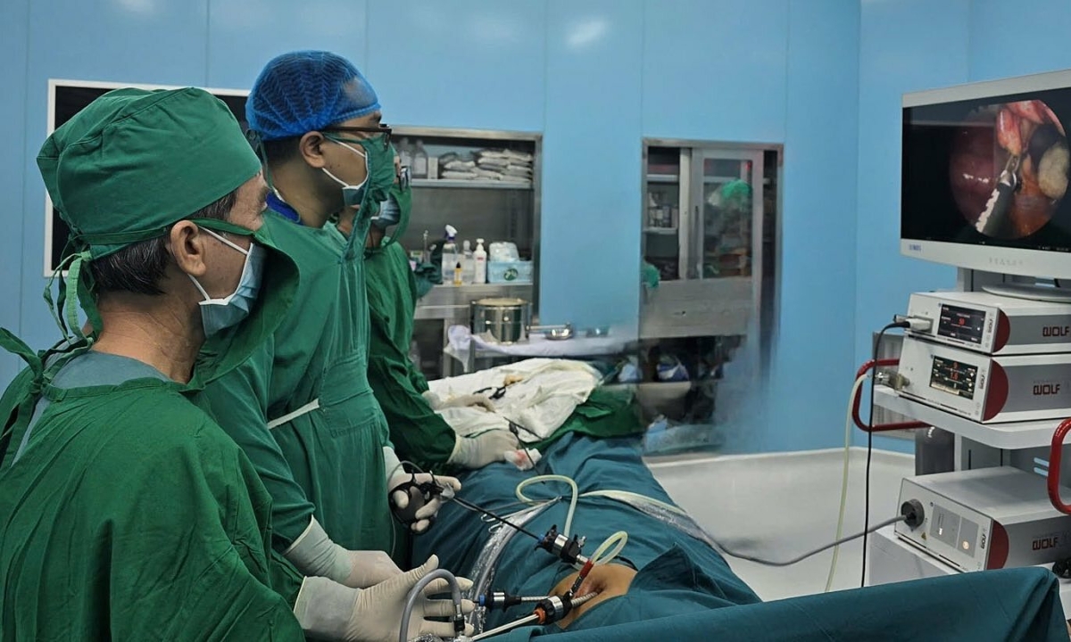 Bộ trưởng Y tế đề nghị đầu tư ca nô cấp cứu cho Côn Đảo