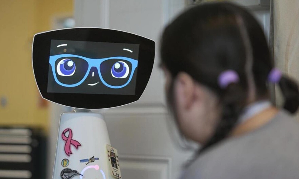 Mỹ dùng robot trẻ con để giải 'cơn khát' 86.000 bác sĩ
