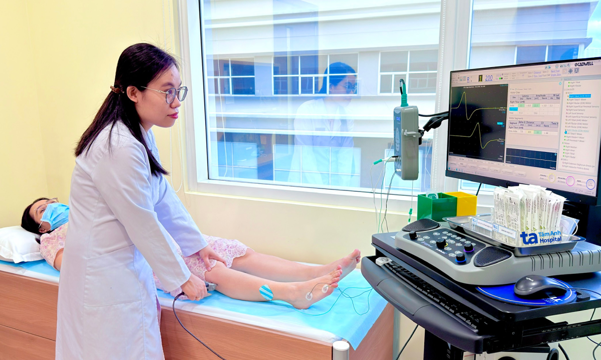 Hụt hơi, mỏi chân khi leo cầu thang có phải bệnh nhược cơ?