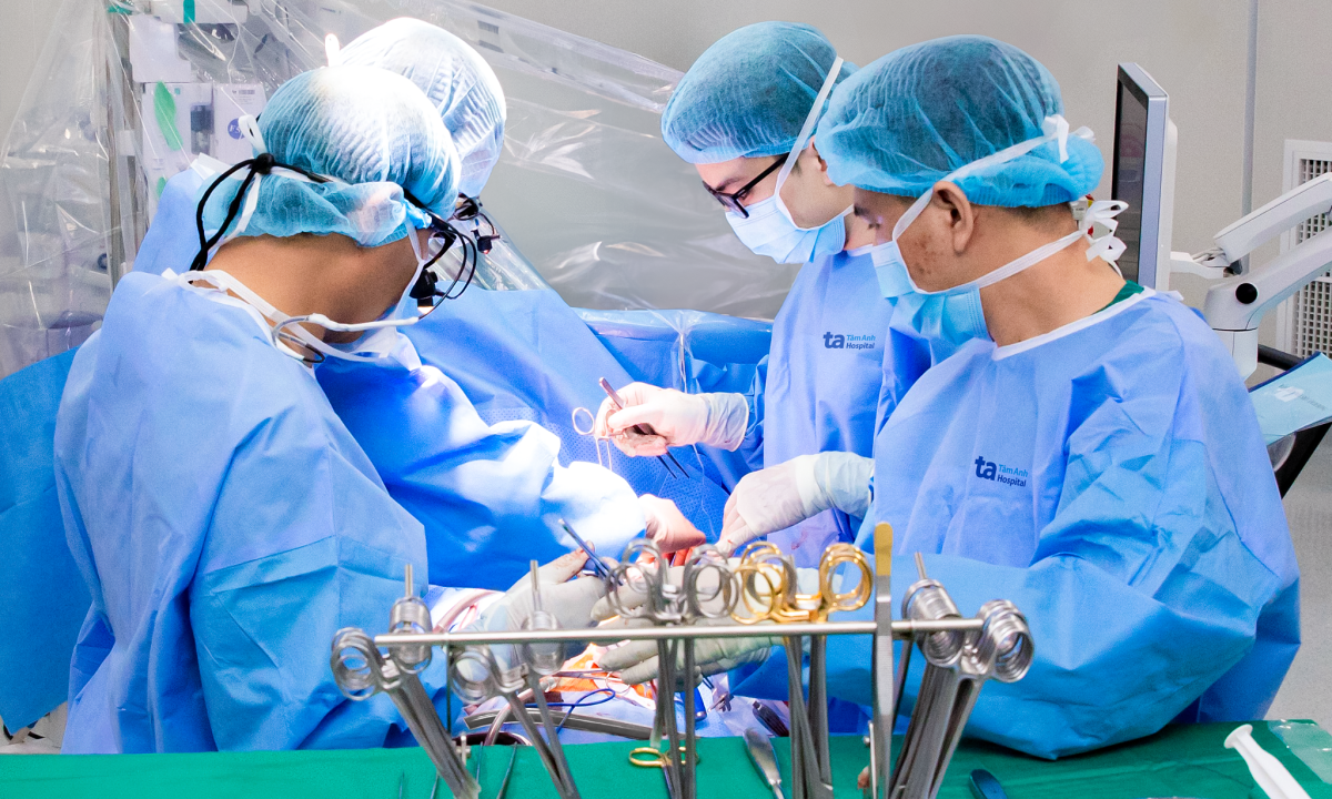 Cục máu đông làm tắc động mạch chân