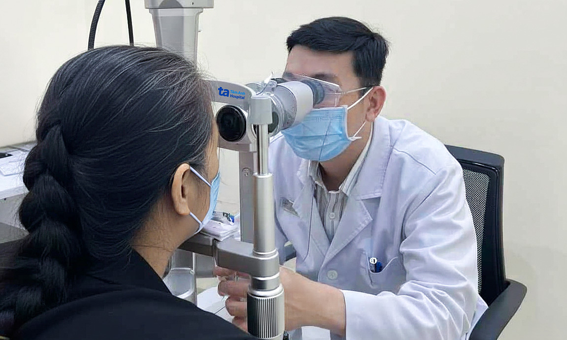 Suýt mù do biến chứng tiểu đường gây xuất huyết võng mạc