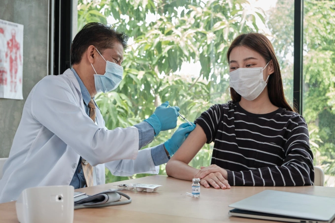 Các thành phần cảu được kiểm nghiệm an toàn nghiêm ngặt trước khi sử dụng cho người. Ảnh: Vecteezy