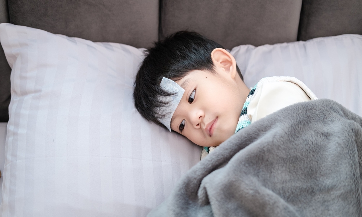 Làm gì khi con mắc cúm?