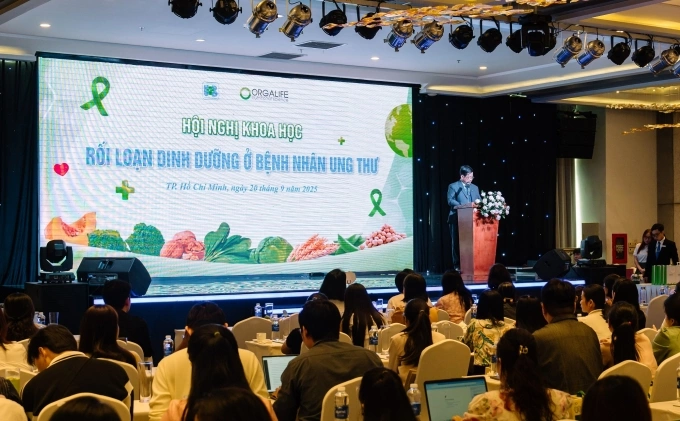 TS.BS. Diệp Bảo Tuấn - Giám đốc Bệnh viện Ung Bướu TP HCM phát biểu khai mạc hội nghị. Ảnh: Orgalife