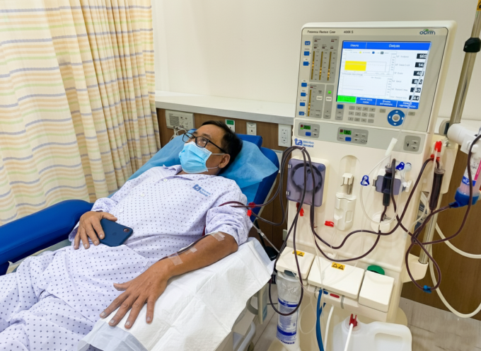 Ông Bình đang chạy thận tại Bệnh viện Đa khoa Tâm Anh TP HCM. Ảnh: Bệnh viện cung cấp
