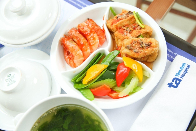 Ưu tiên đồ hấp, luộc giúp giảm nguy cơ mỡ máu. Ảnh: Bệnh viện cung cấp