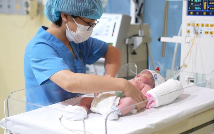 Một em bé được chăm sóc tại khoa Sơ sinh, Bệnh viện Đa khoa Tâm Anh Hà Nội. Ảnh minh họa: Bệnh viện cung cấp