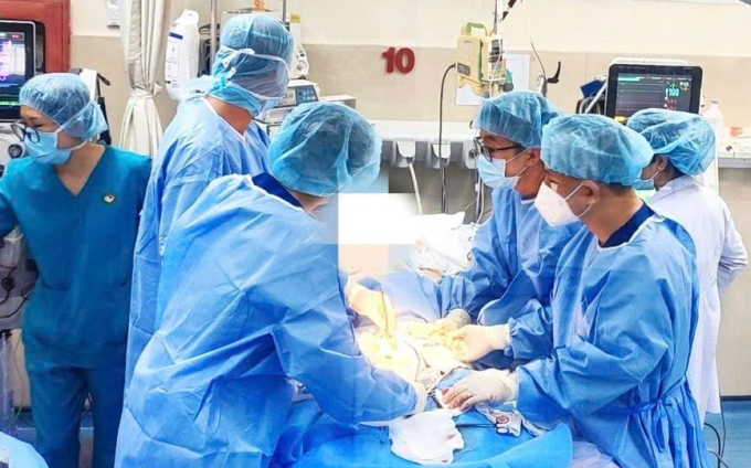 Cấp cứu bệnh nhân tại Bệnh viện Tim Tâm Đức. Ảnh: Bệnh viện cung cấp