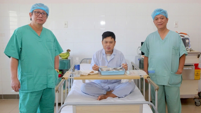 Nam bệnh nhân hồi phục sau ca ghép tim. Ảnh: Lan Hương