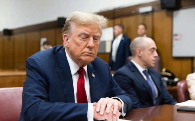 Ông Trump được cho là ngủ gật tại phiên tòa tháng 4/2024 ở New York, buộc tội ông làm giả hồ sơ kinh doanh trước cuộc bầu cử năm 2016. Ảnh: Bloomberg