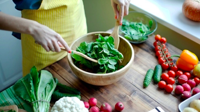 Những thực phẩm giàu chất xơ, hạn chế chất béo giúp chống tăng mỡ máu. Ảnh:Healthline