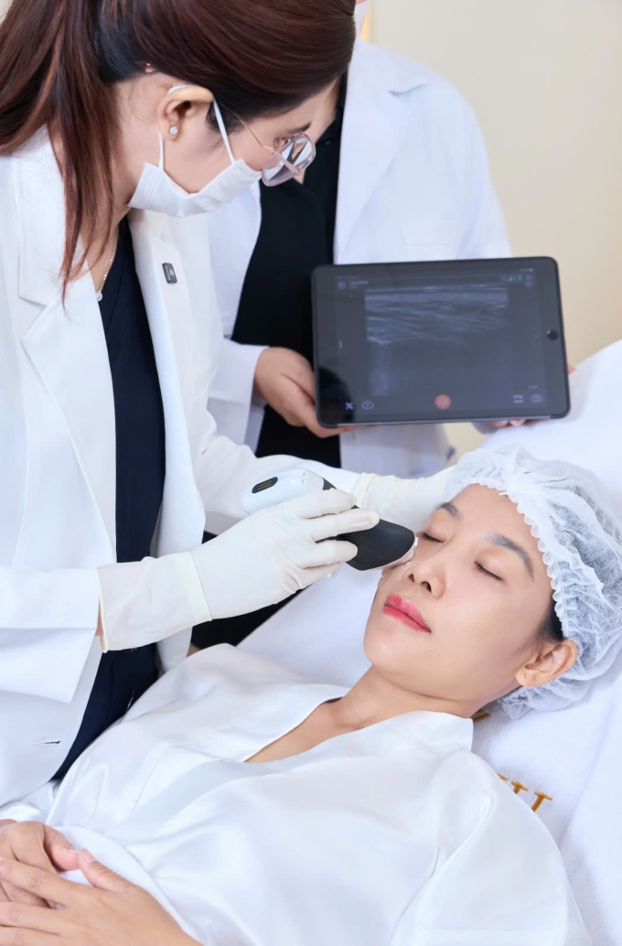 Thăm khám và chuẩn đoán da cho khách hàng. Ảnh: Thẩm mỹ viện Linh Anh